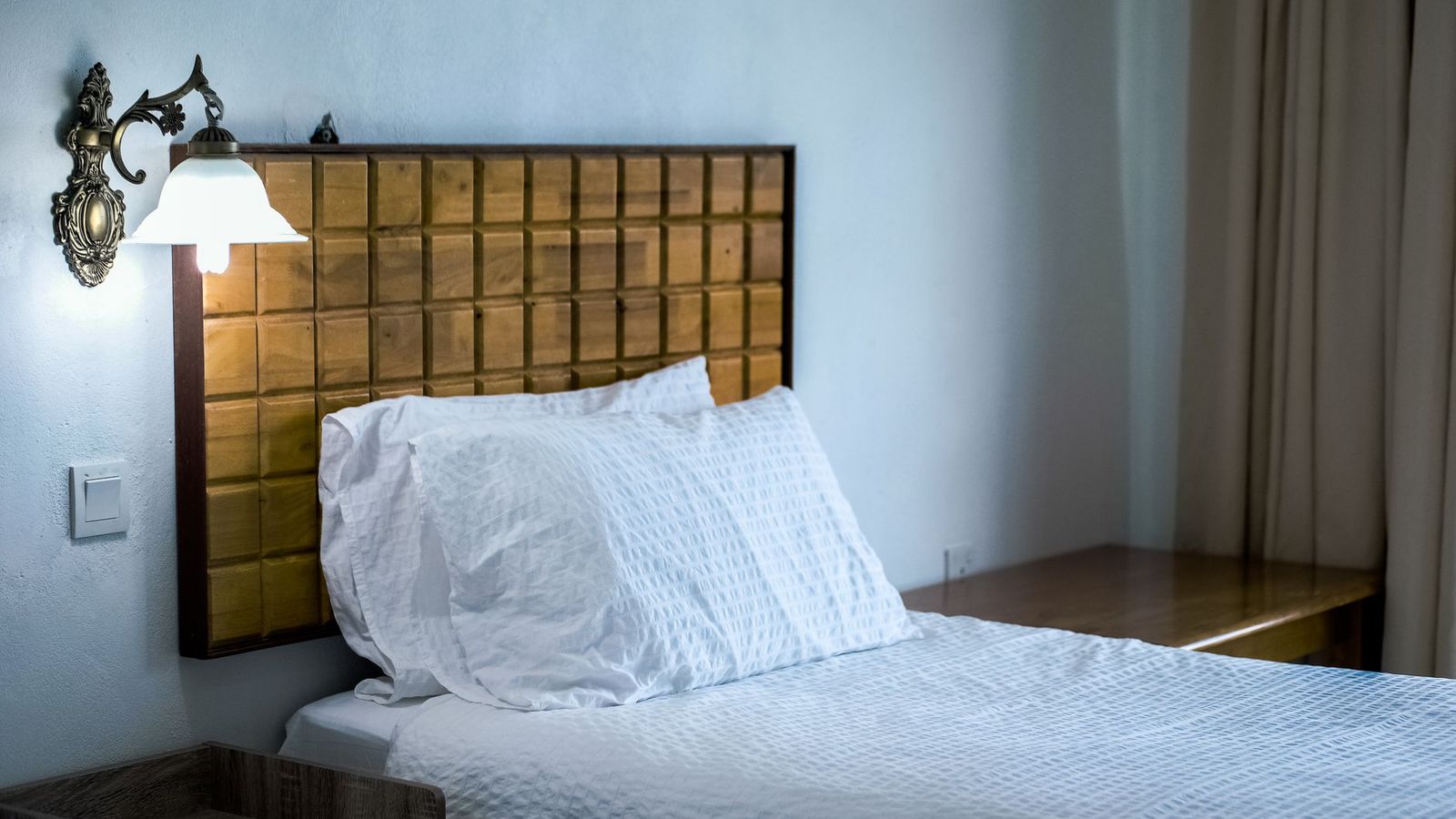 Un lit refait entre deux séjours