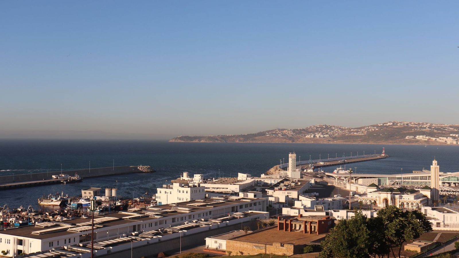 Tanger, entre détroit et ville d'affaires